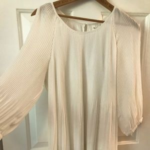 White 3/4 sleeve dress shirt.